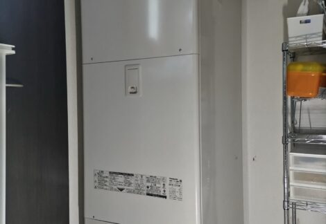 旭川市のエコキュート交換工事 施工後の屋内貯湯タンク